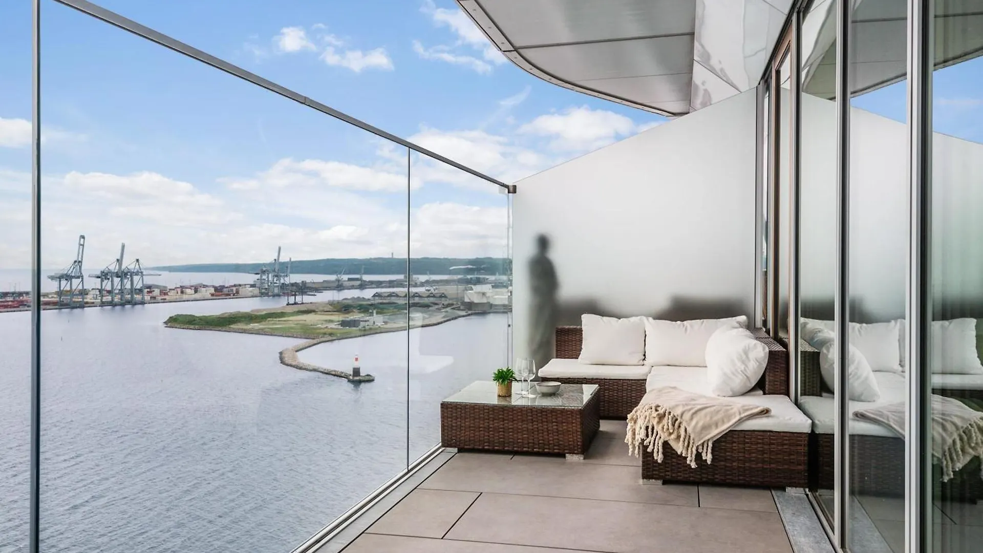 شقة Endless Ocean Views With Private Balcony Århus